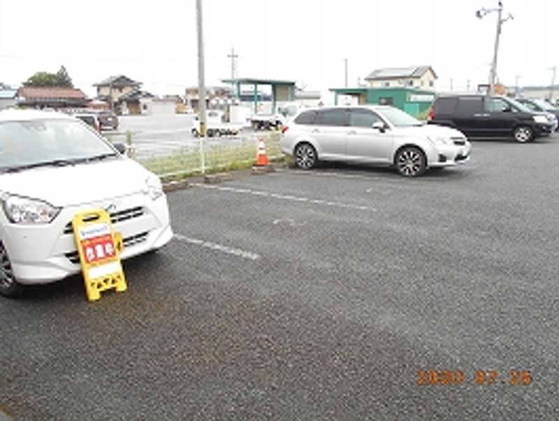 レオパレストゥルク 駐車場