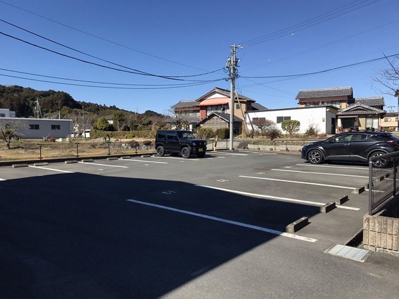 レオパレスクレシア 駐車場