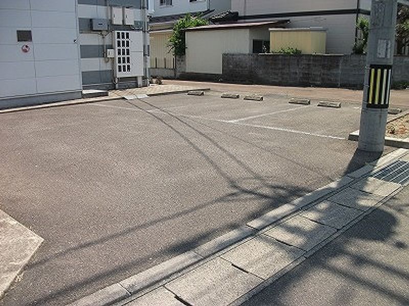 レオパレス福島北Ⅱ 駐車場