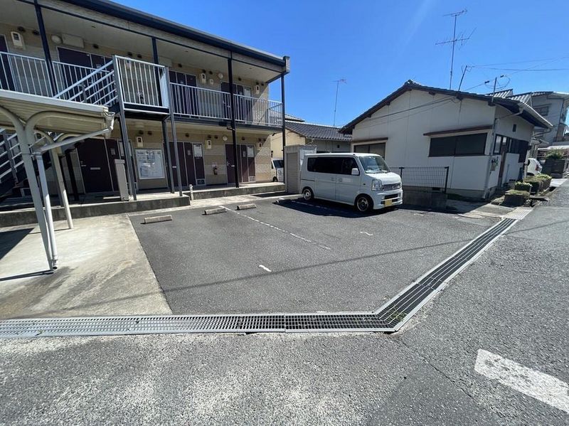 レオパレスＴＡＫＡＹＡＭＡ 駐車場