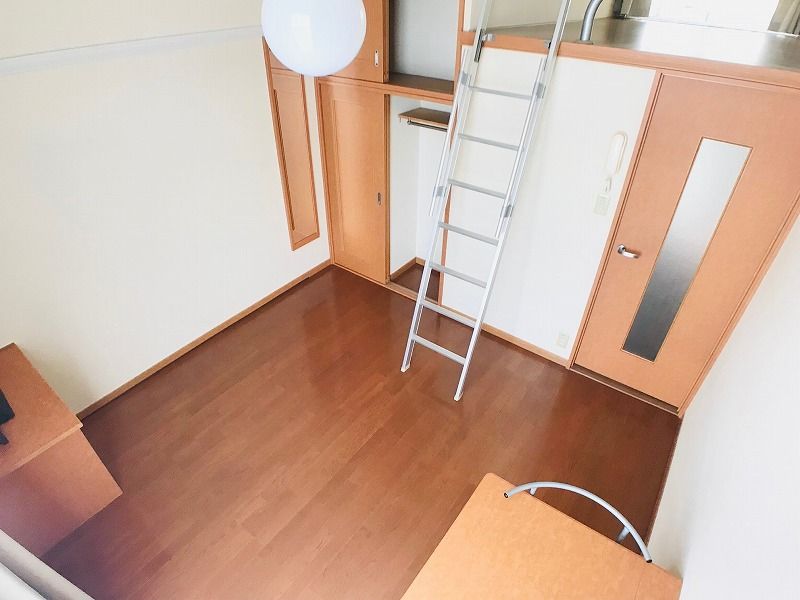 レオパレスオアシス 居間