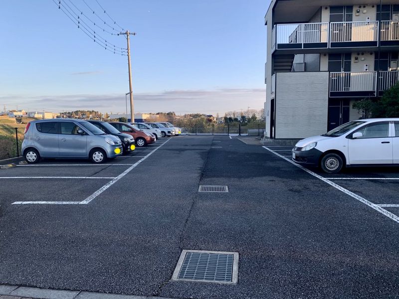 レオパレスソレーユ花園 駐車場