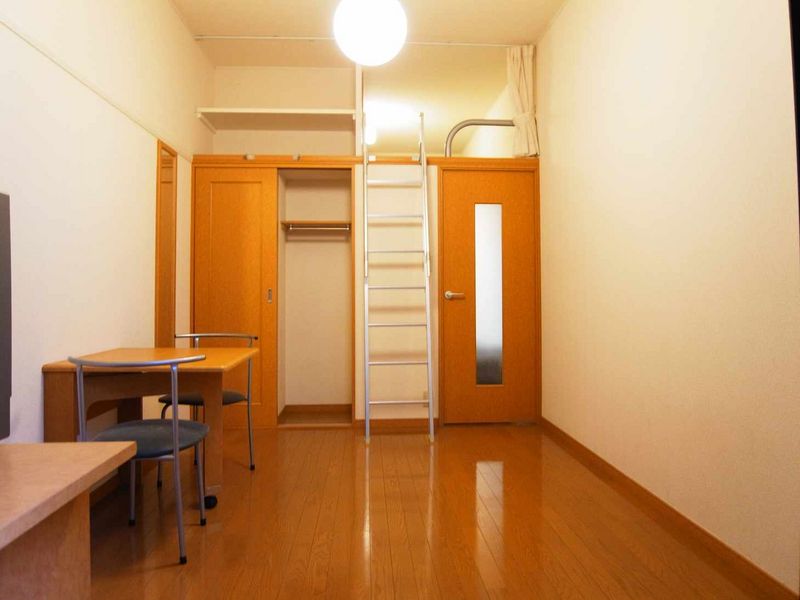 レオパレスサンスーシー白旗 居間