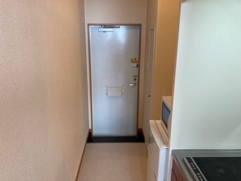 レオパレス美原 玄関