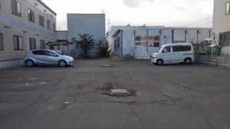 レオパレスグランヴィル琴似 駐車場