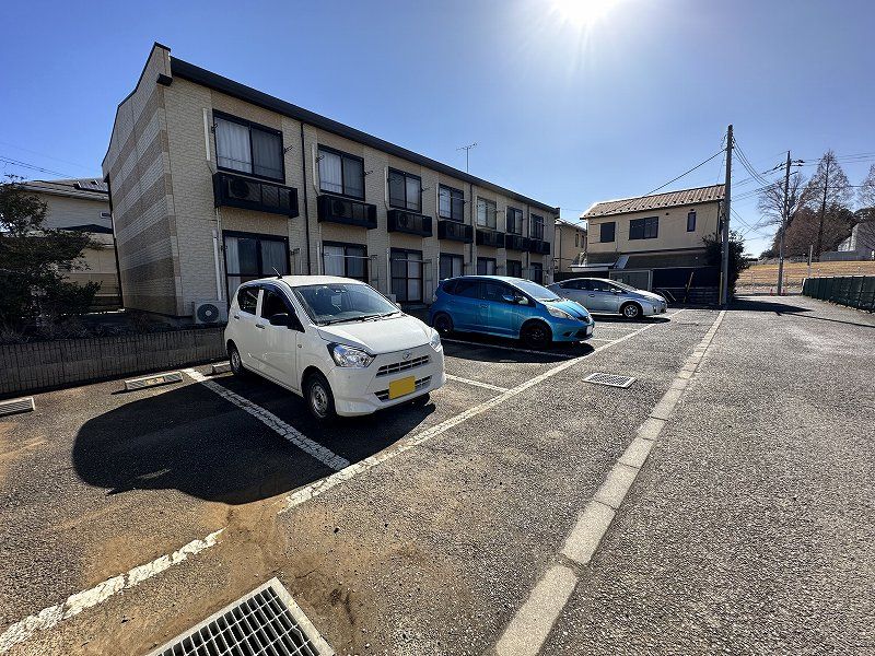 レオパレスカトレアⅡ 駐車場
