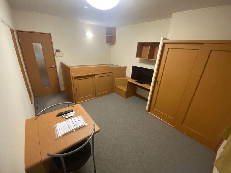 レオパレスプチクローバー 居間