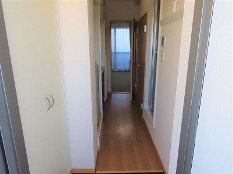 レオパレスカンテサンス 玄関