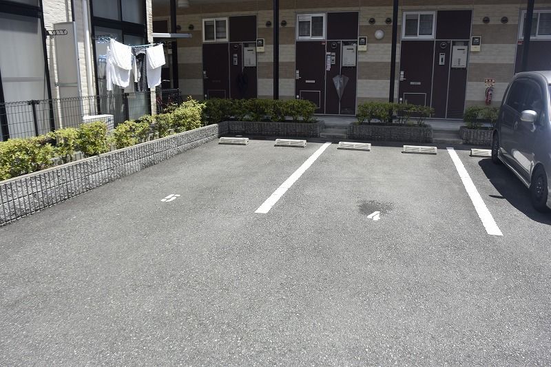 レオパレスラ　ピエス 駐車場