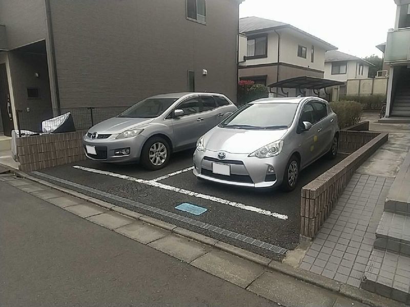 レオネクスト希望 駐車場