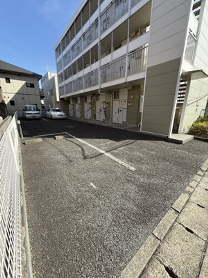 レオパレスミグニッツ 駐車場