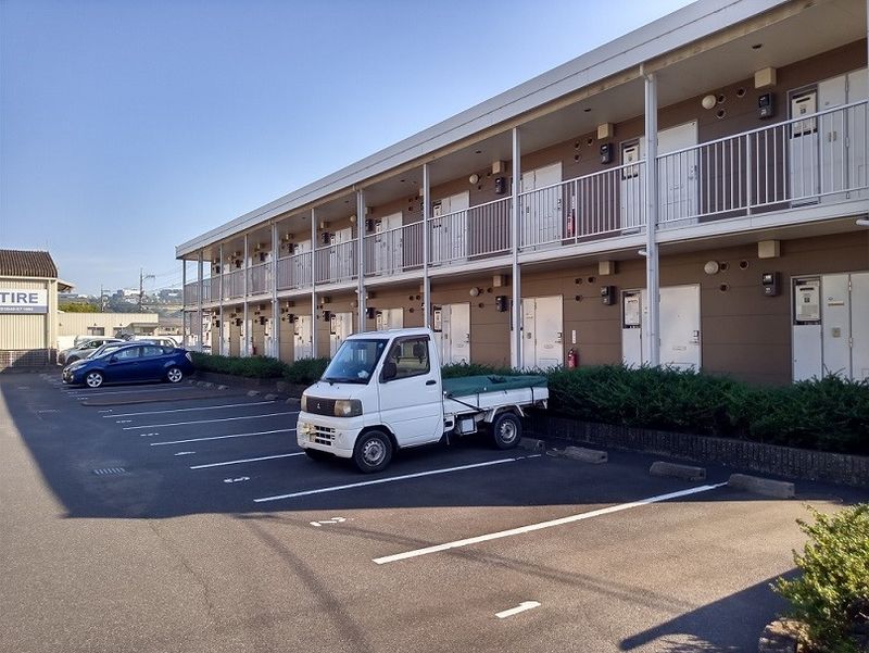 レオパレスアベニュー新涯Ⅱ 駐車場