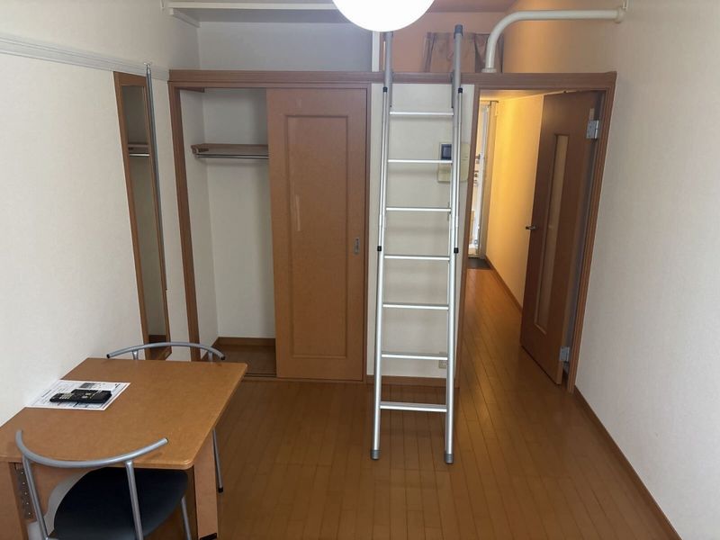 レオパレススリムガーデン 居間