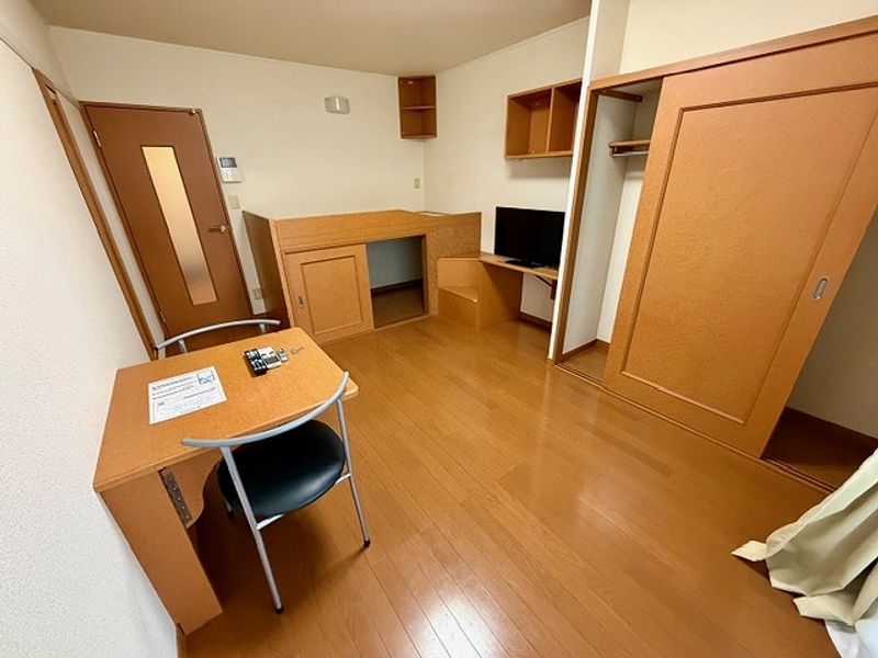 レオパレス源池 居間