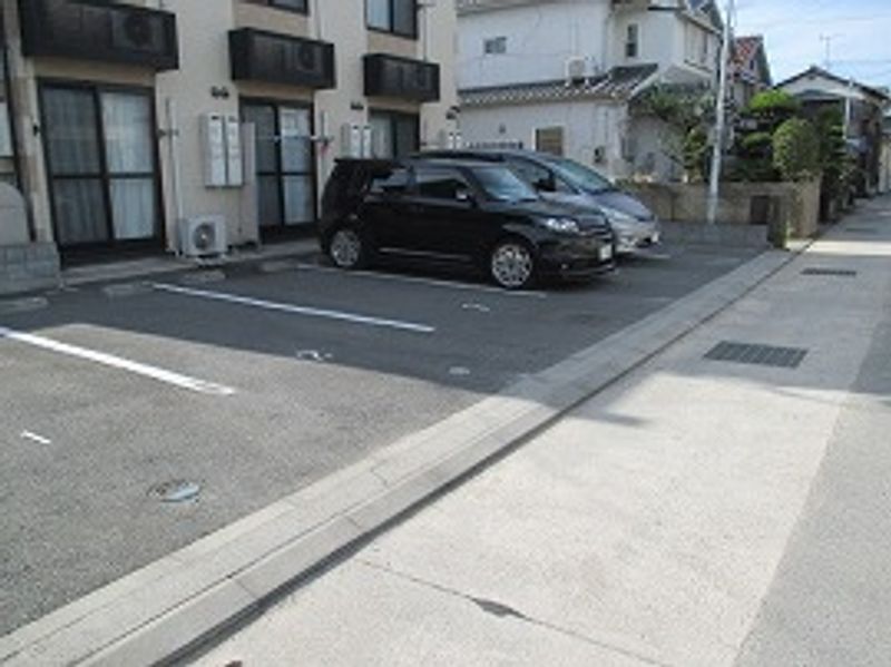レオパレスサンフレグランス 駐車場