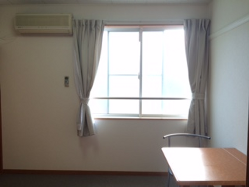レオパレススズキ２号棟 居間