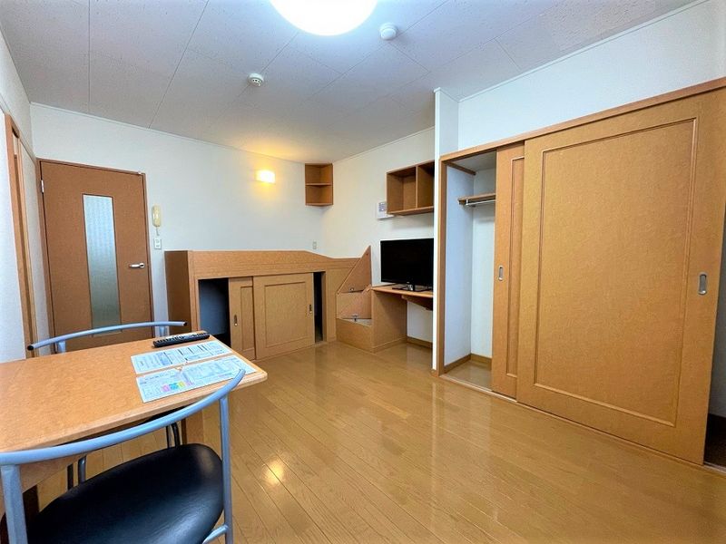 レオパレス箱館 寝室