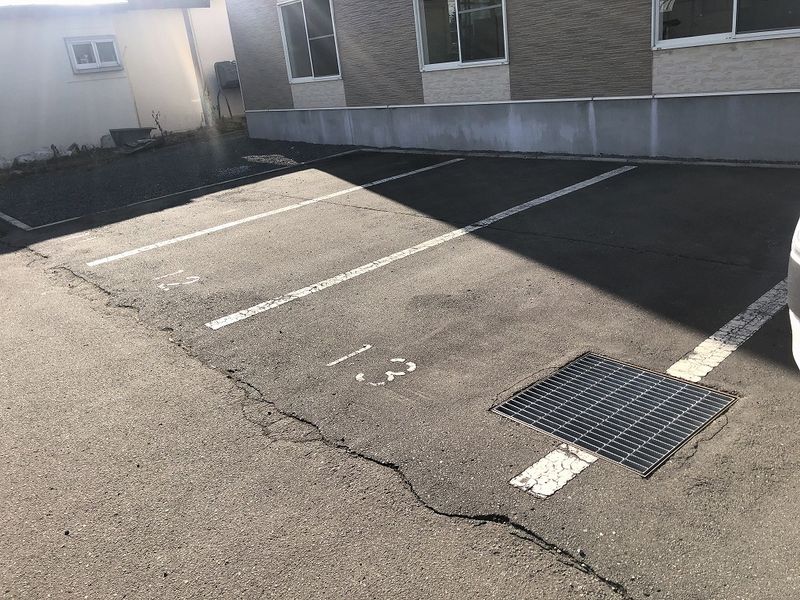 レオパレスポーラスター 駐車場