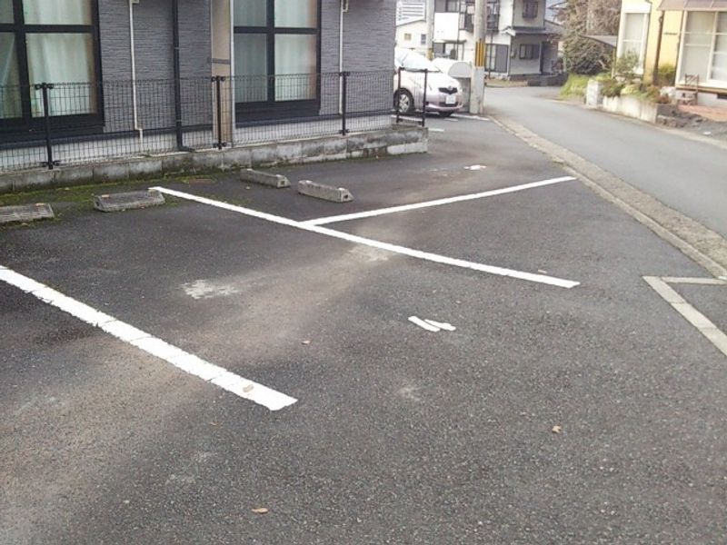 レオパレスサニーヒル 駐車場