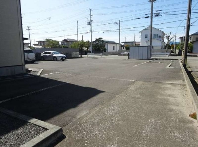 レオパレスミルフィーユ 駐車場
