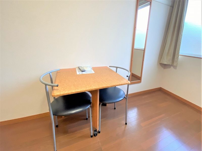 レオパレス雁ケ音 居間