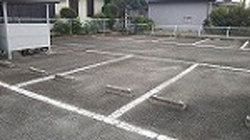 レオパレスプレミール 駐車場