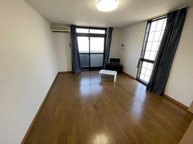 レオパレスフローラ 居間