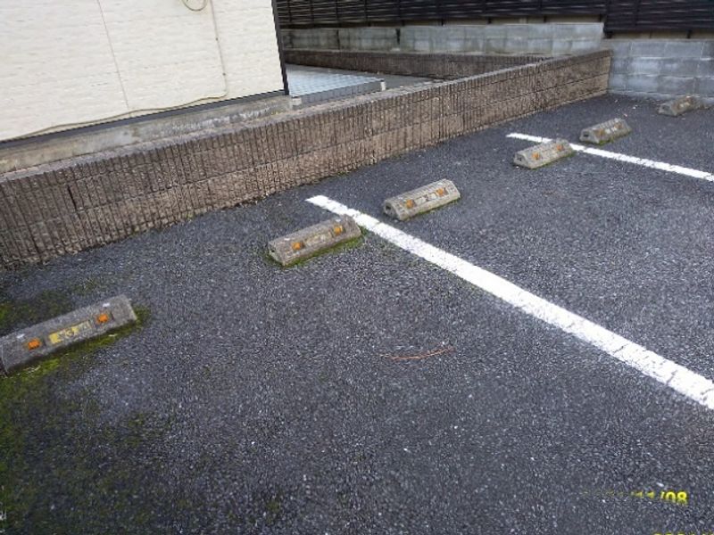 レオパレスＭＡＲＴＨＡ 駐車場