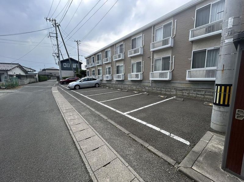 レオパレスサーンクタカダ 駐車場