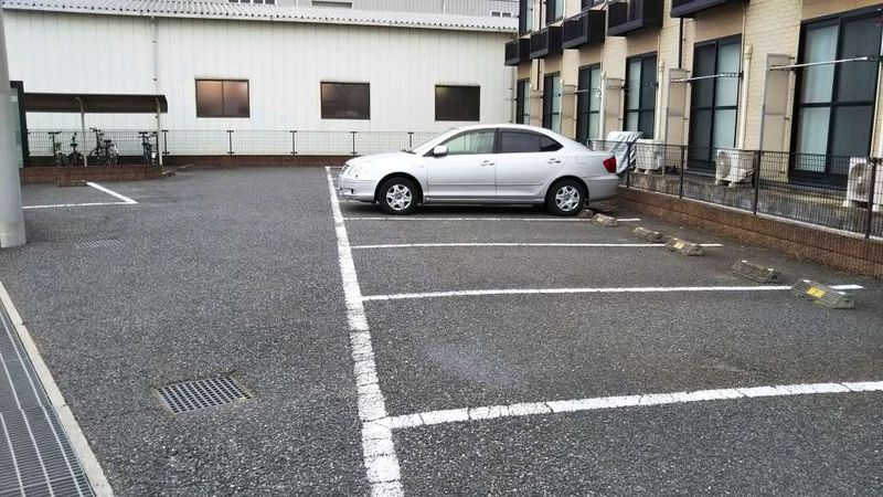 レオパレスラフィネ 駐車場