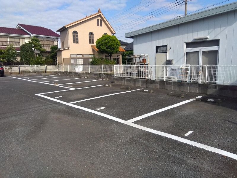 レオパレスセルリアン箱森 駐車場