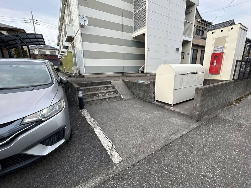 レオパレスジャクリン エントランス