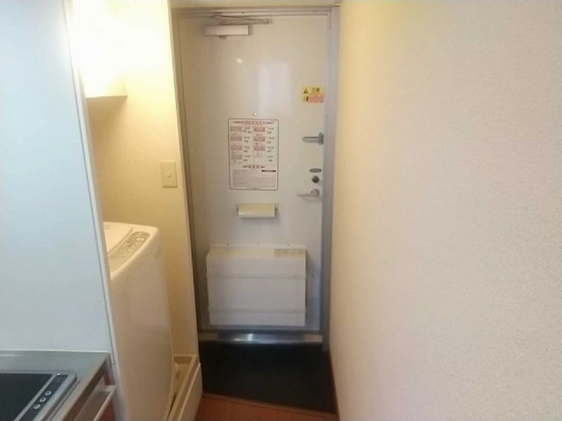 レオパレスみずほサード 玄関