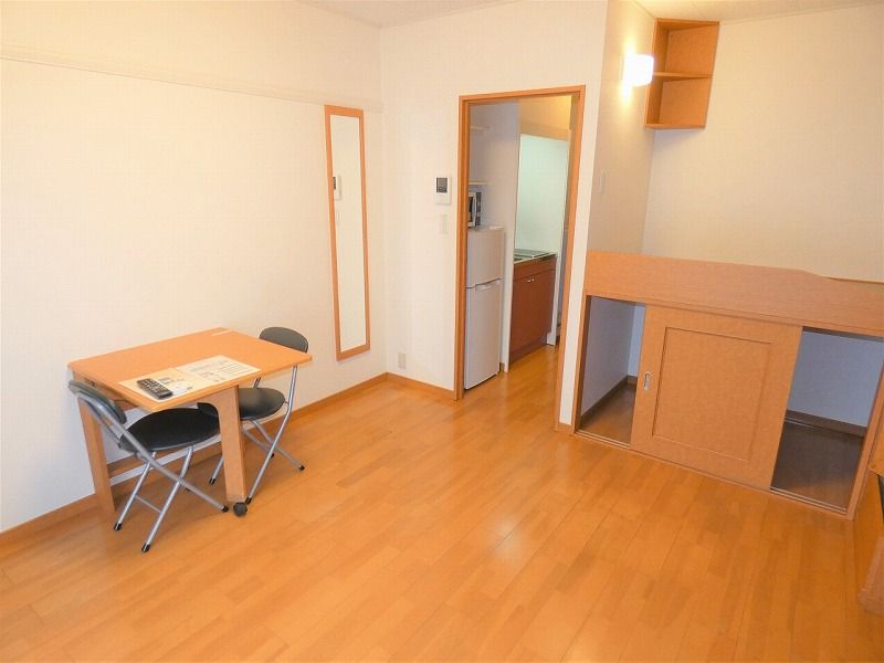 レオパレス加那 居間