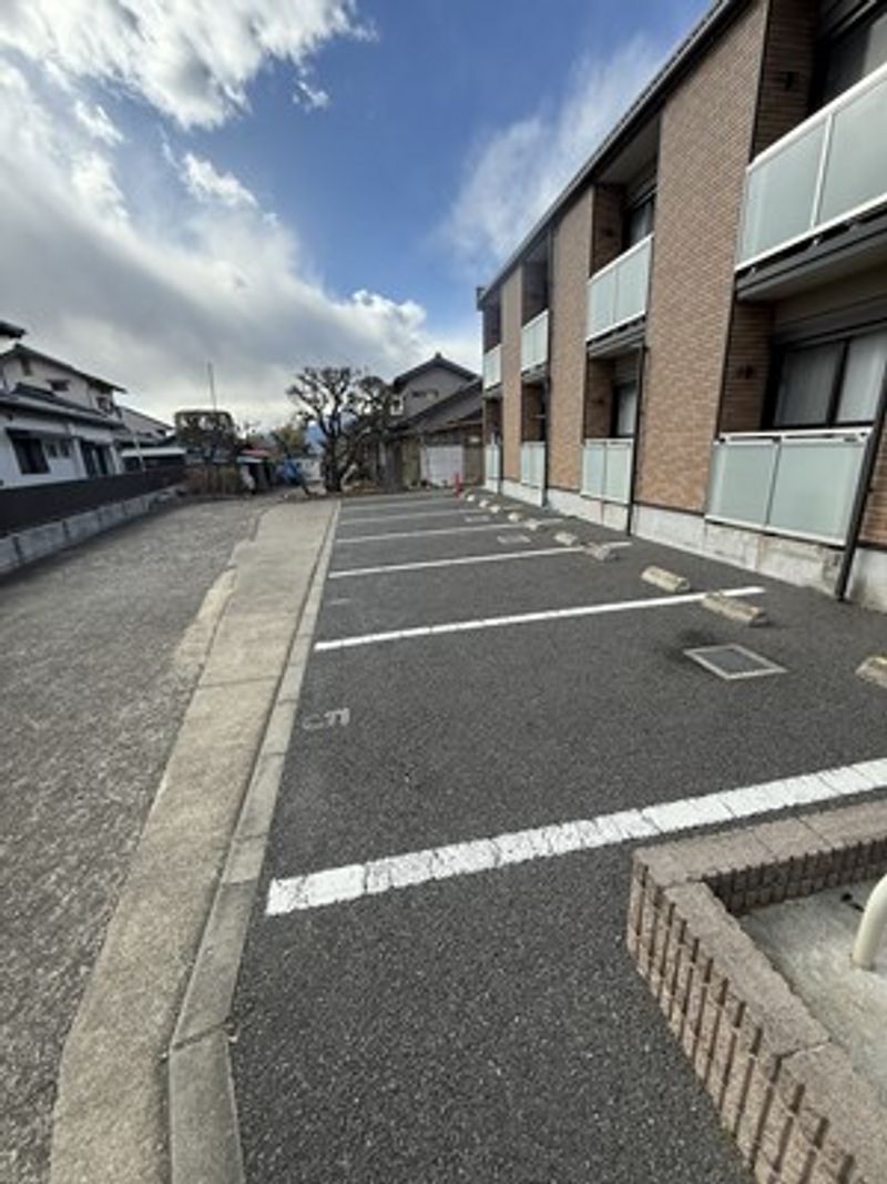 レオネクストクレールウィン 駐車場