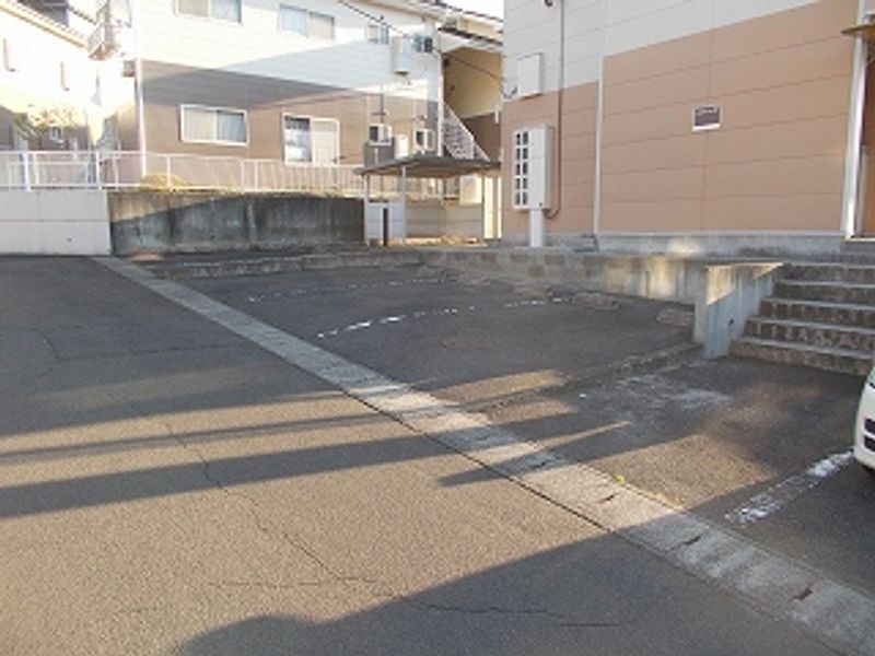 レオパレス栗生Ⅱ 駐車場