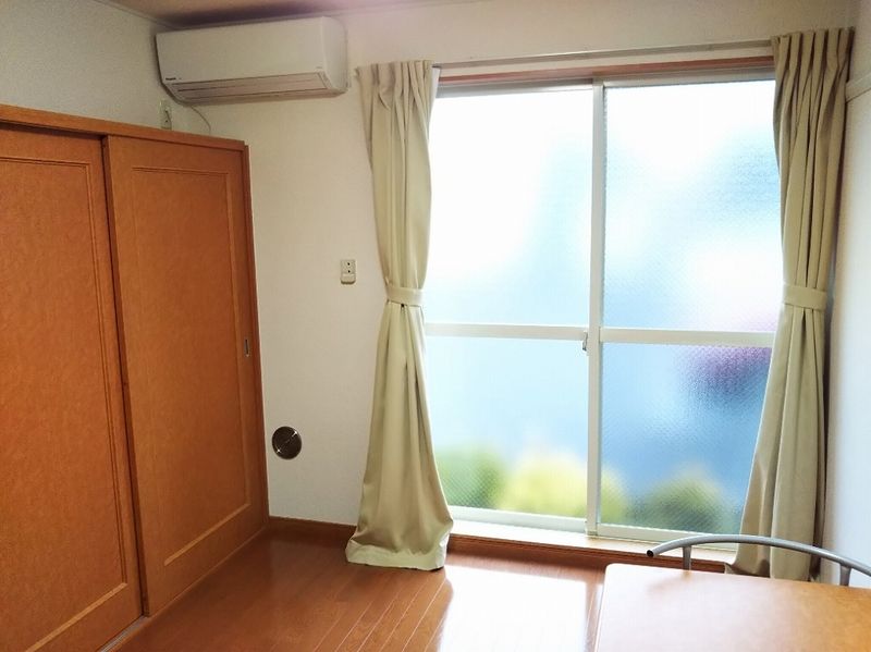 レオパレス千現 居間