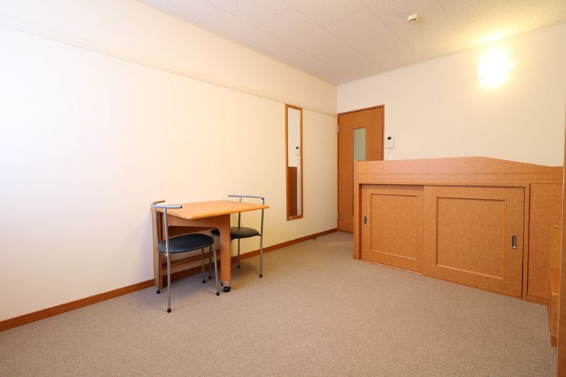 レオパレスメープルラック 居間