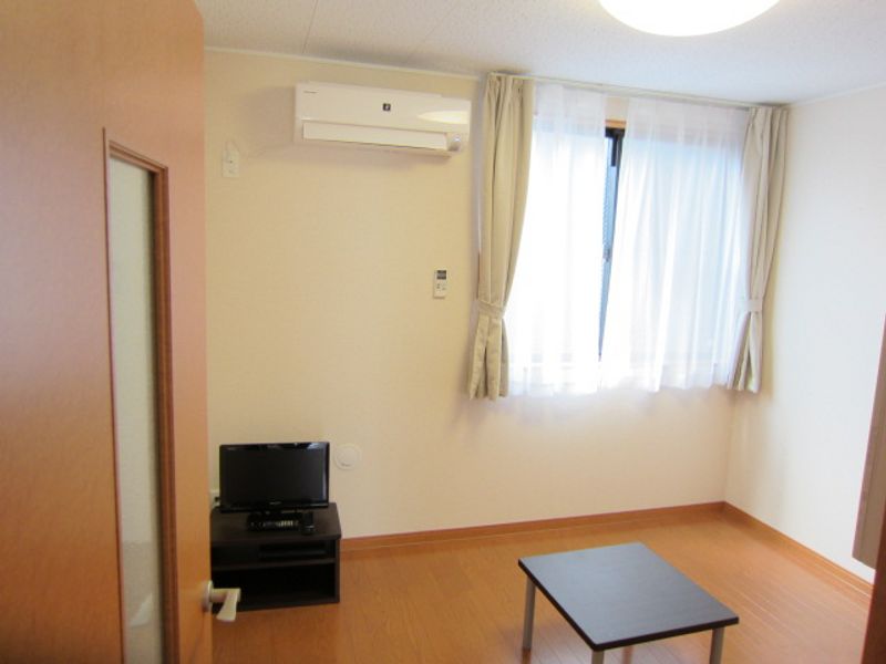 レオパレスボレール 居間