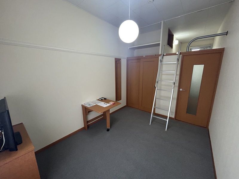 レオパレスアンテパサード原町 居間