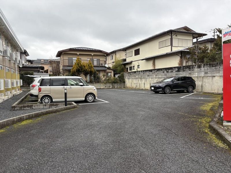 レオパレス２００１ 駐車場