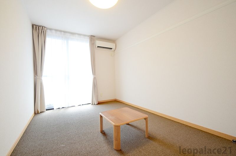 レオパレスルミエール 寝室