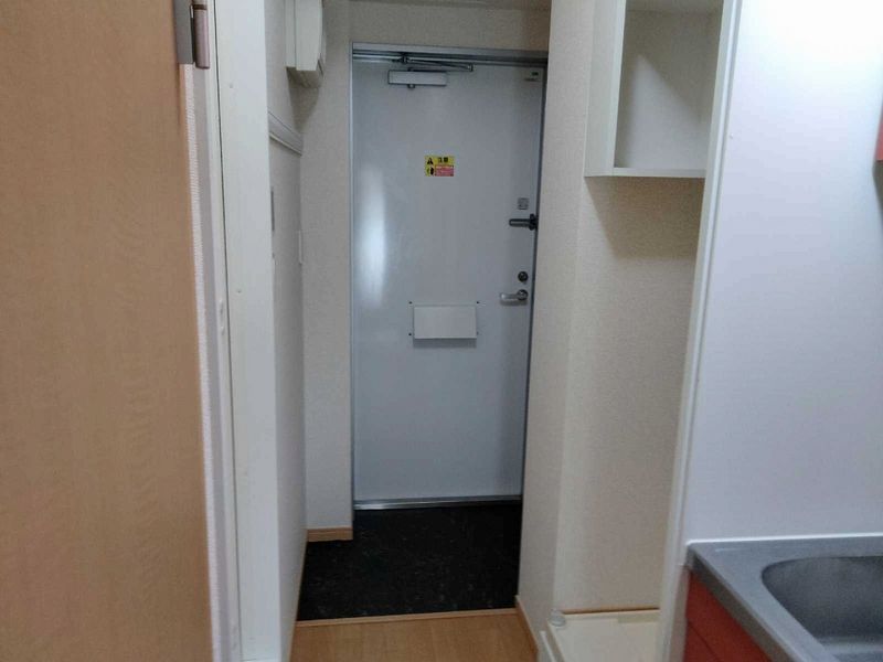 レオパレスラグレージュ 玄関