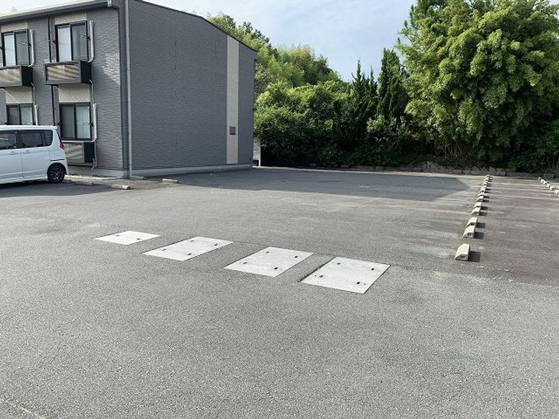 レオパレスまほろば陶１ 駐車場