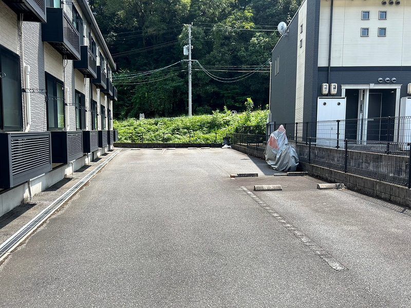レオパレス亀山 駐車場