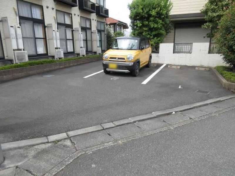 レオパレスカサベルデ 駐車場