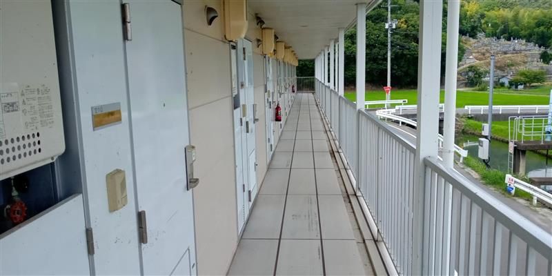 レオパレスアークハイツ 玄関