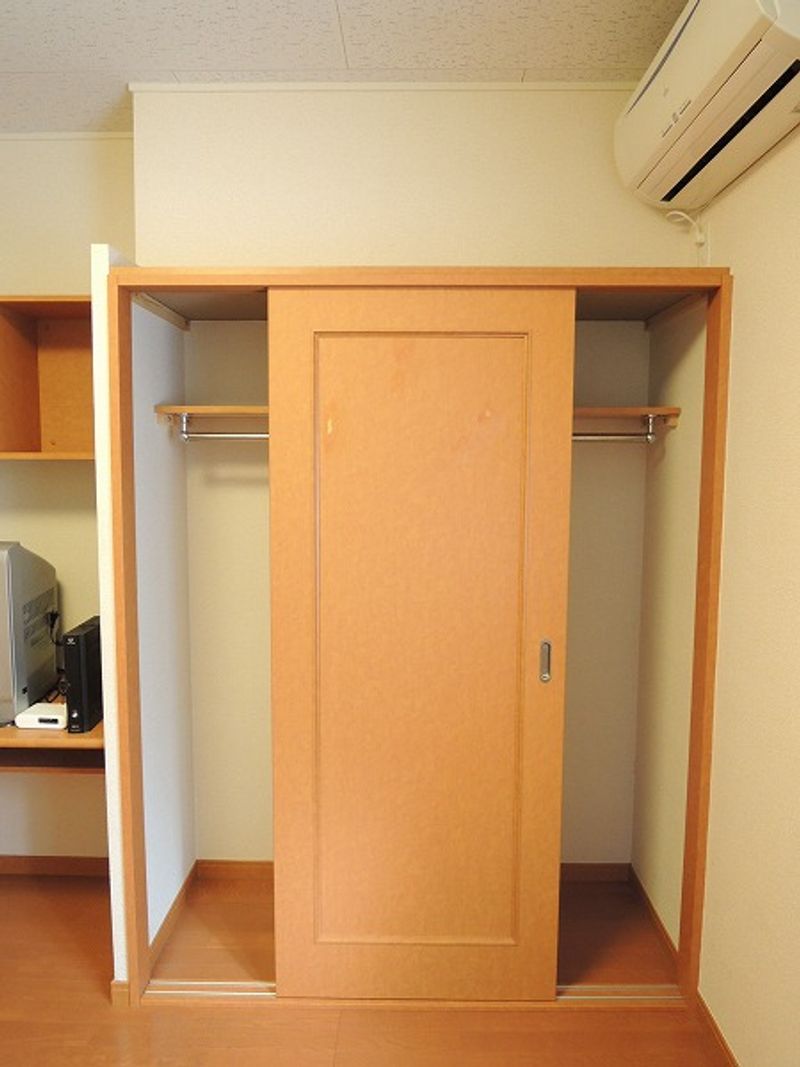 レオパレス白井 収納