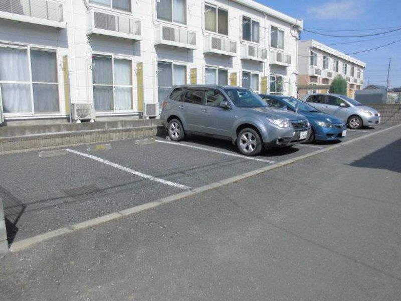 レオパレストスカーナ 駐車場