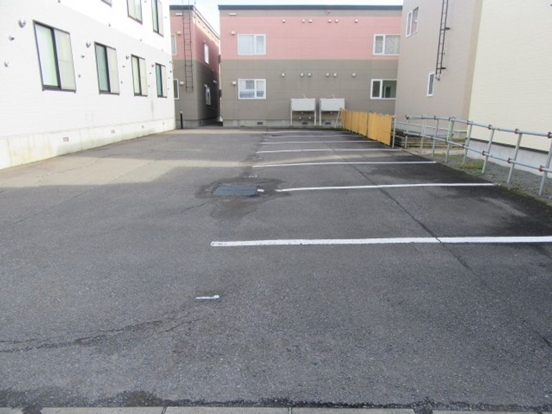 レオパレスＳｈａｌｏｍ 駐車場